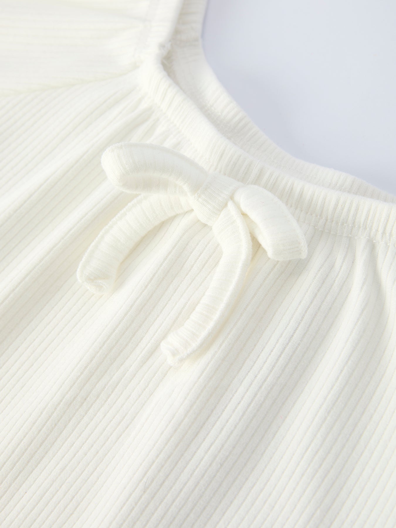 White Top And Daisy-Print Flared Pants Girl's Spring Outfit