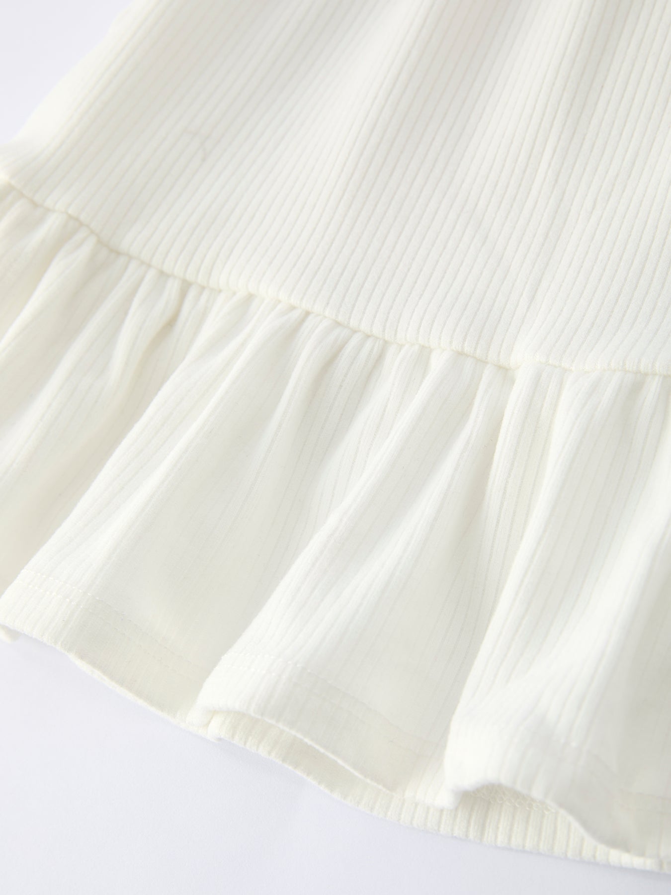 White Top And Daisy-Print Flared Pants Girl's Spring Outfit